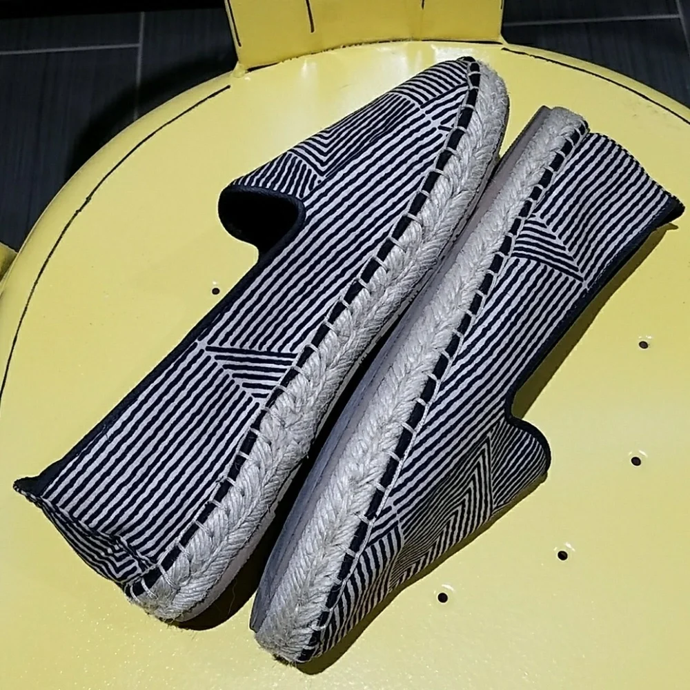 Dolce Vita blue striped Espadrilles Slip Ons Casual Coastal Nautical Beach